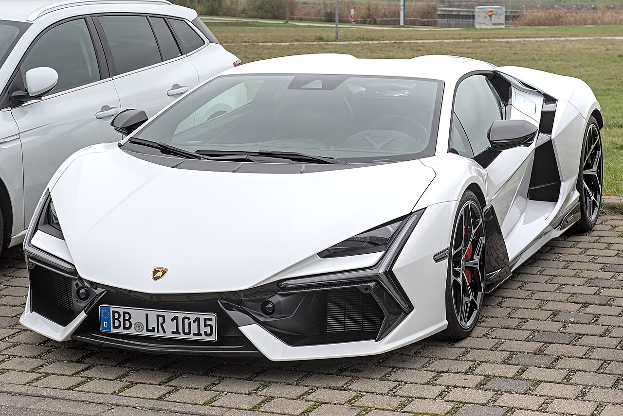 Lamborghini Revuelto 2