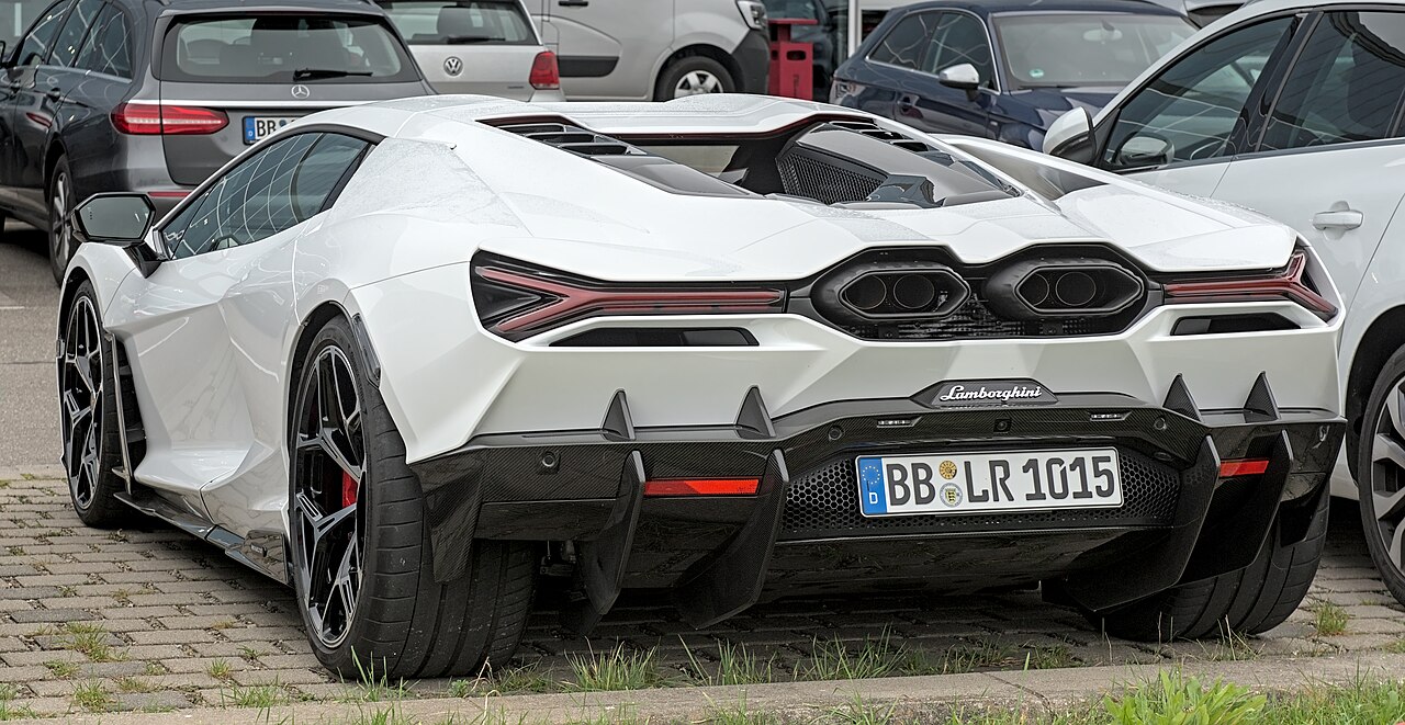 Lamborghini Revuelto